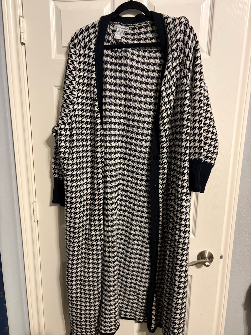 90- Jessica London Black and White Houndstooth Long Cardigan